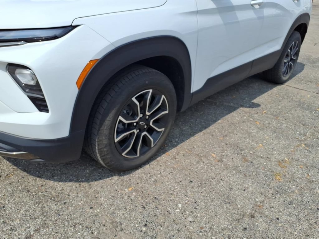 Used 2024 Chevrolet TrailBlazer ACTIV w/ Convenience Package AWD/4WD image 4