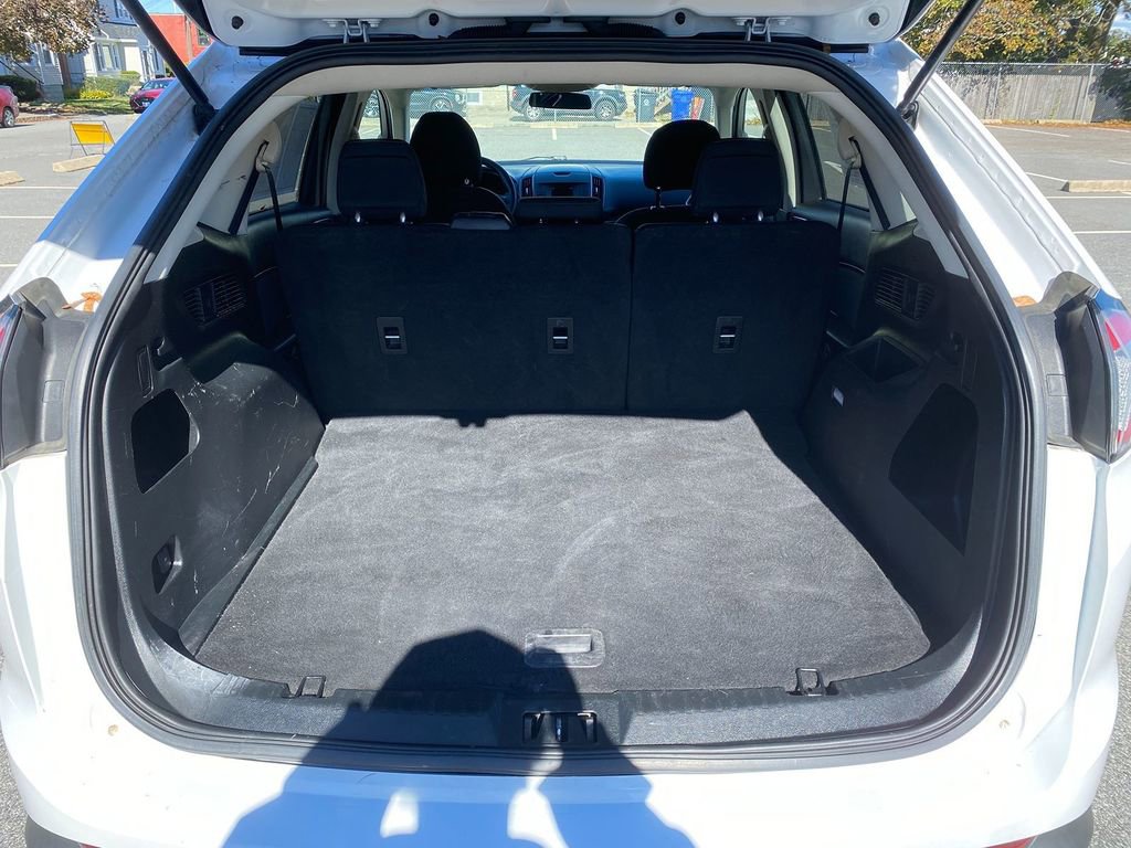 Used 2018 Ford Edge SE image 25