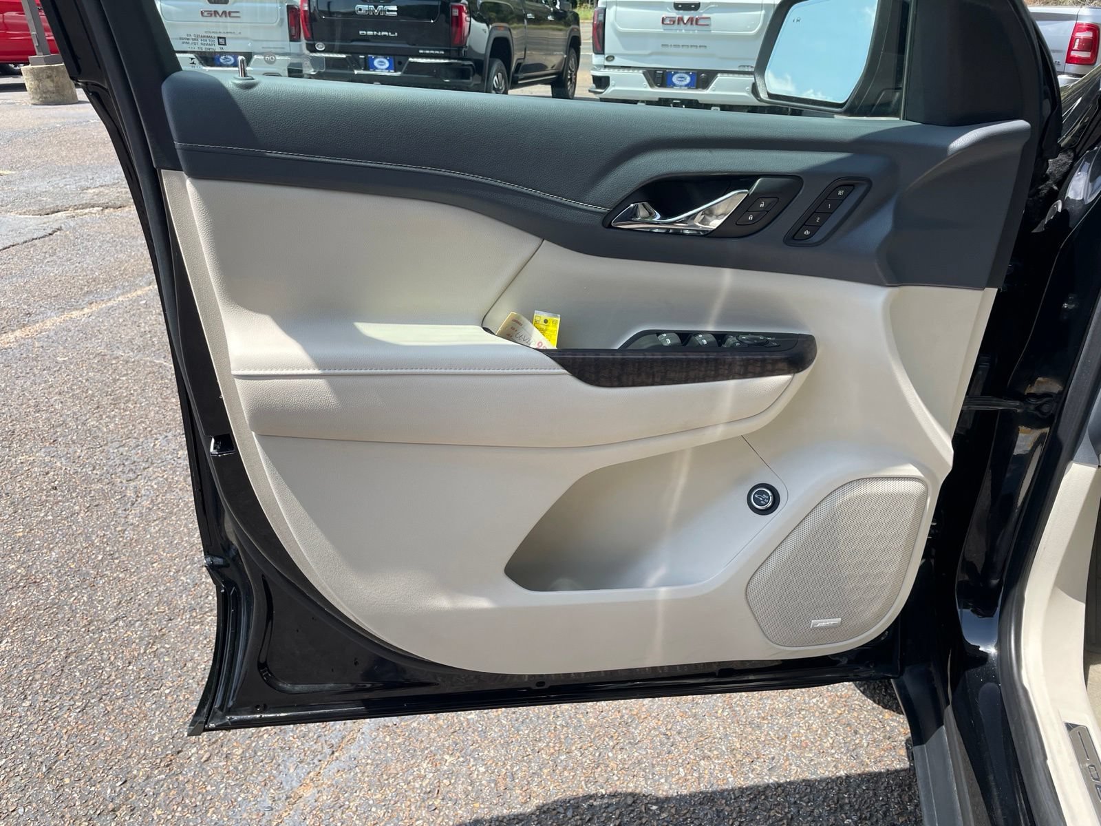 Used 2023 GMC Acadia Denali FWD image 15