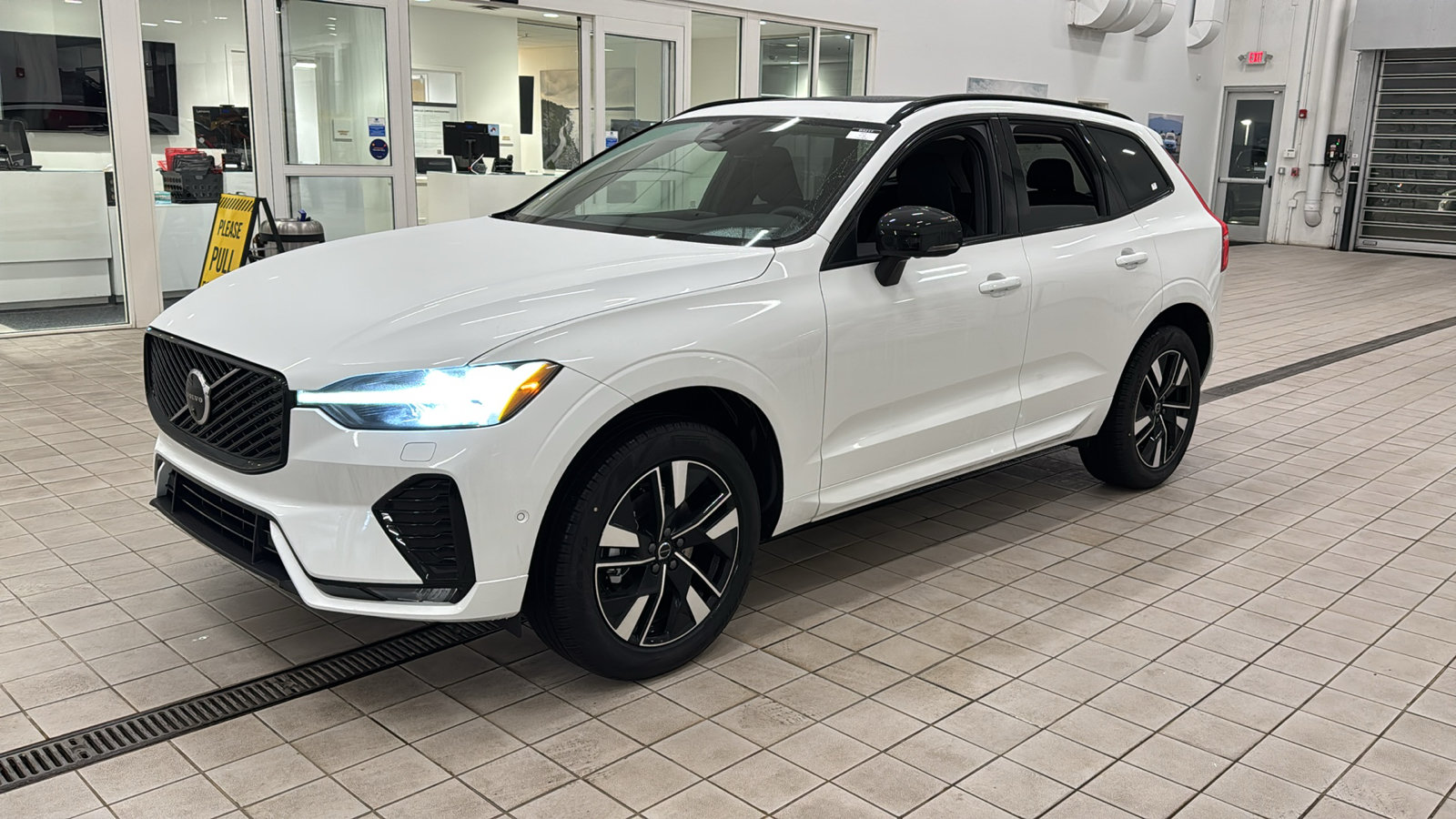 New 2026 Volvo XC60 B5 Plus w/ Climate Package AWD/4WD image 9