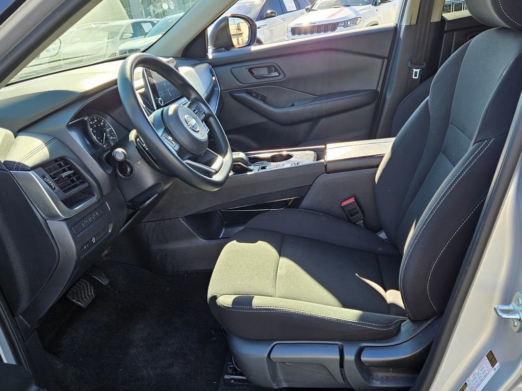 Used 2024 Nissan Rogue S image 5