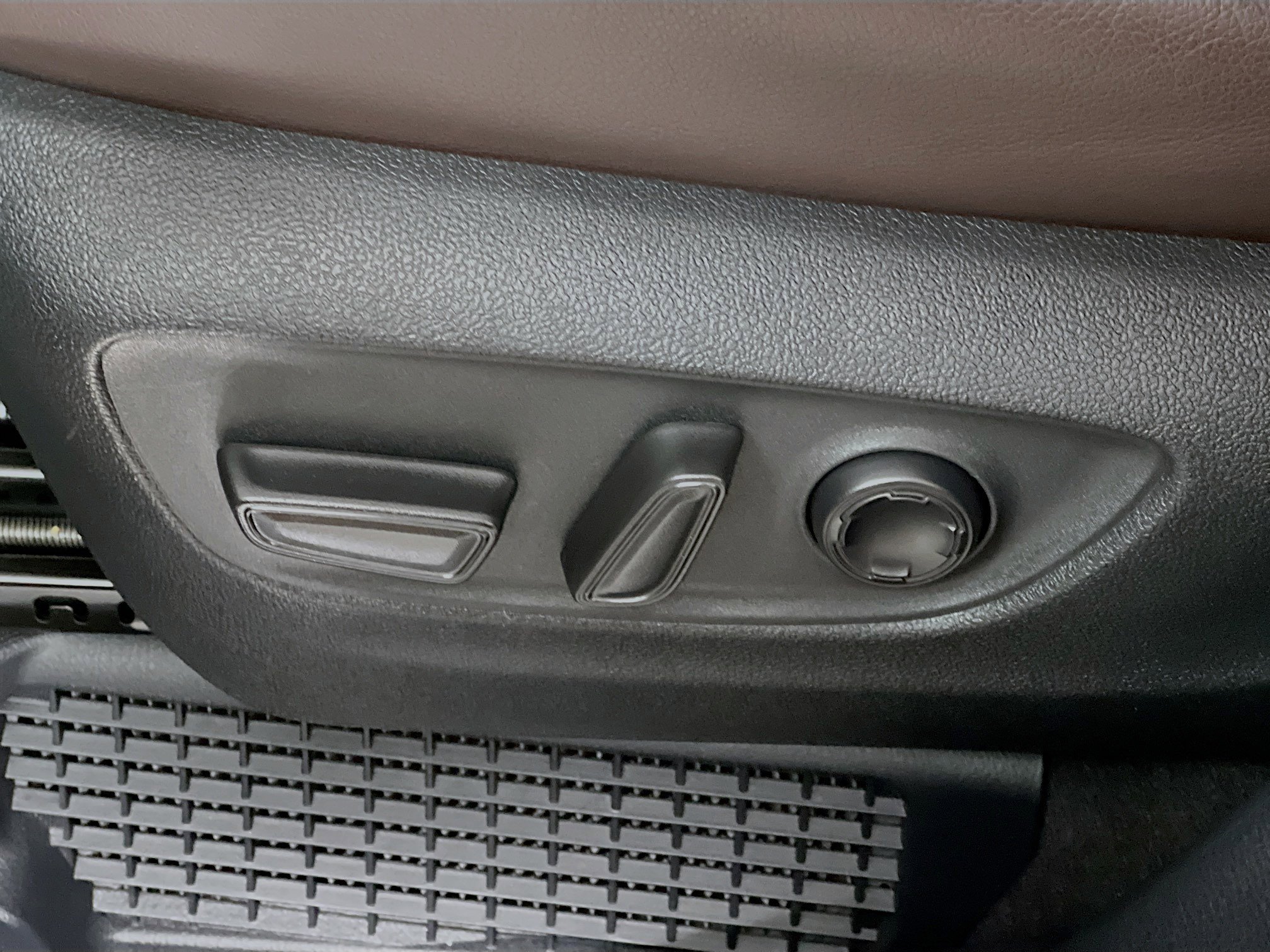 Used 2024 Toyota Sienna Platinum image 16