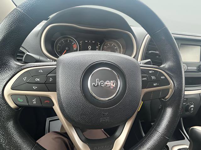 Used 2016 Jeep Cherokee Sport FWD image 8