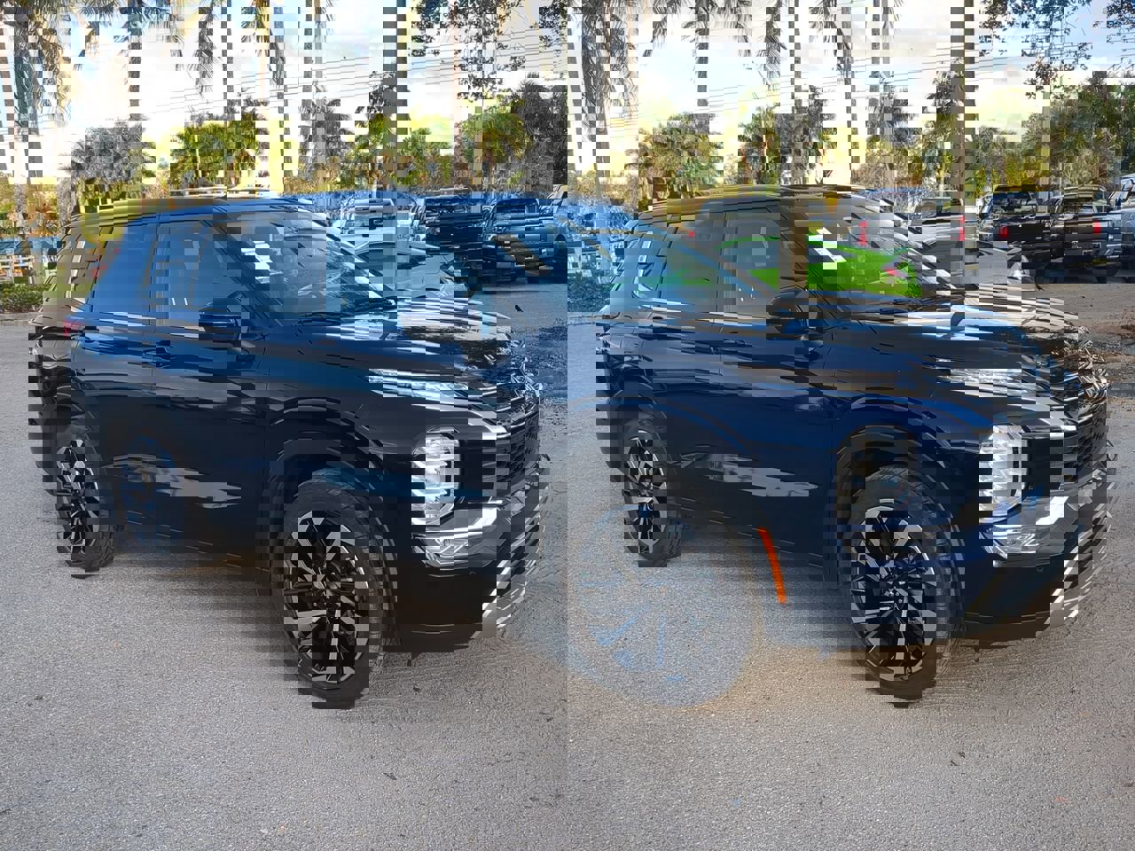 Used 2024 Mitsubishi Outlander SE Black Edition image 2