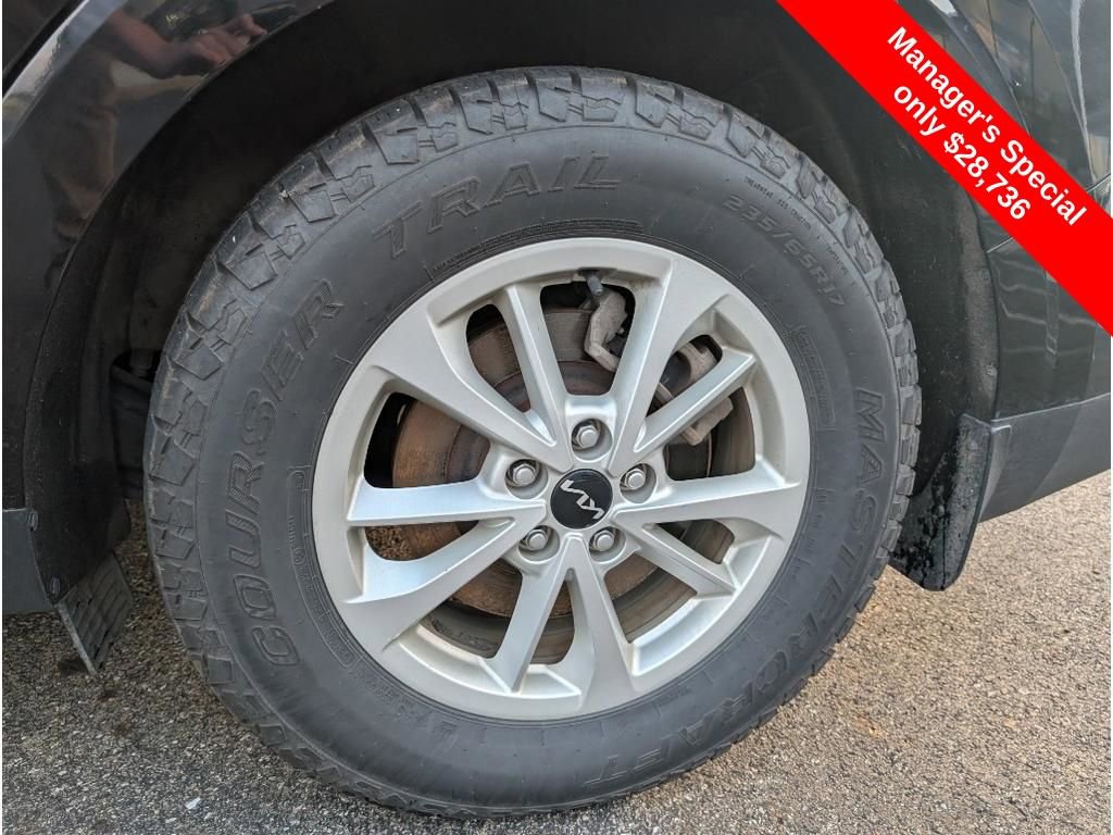 Used 2024 Kia Carnival LX image 23