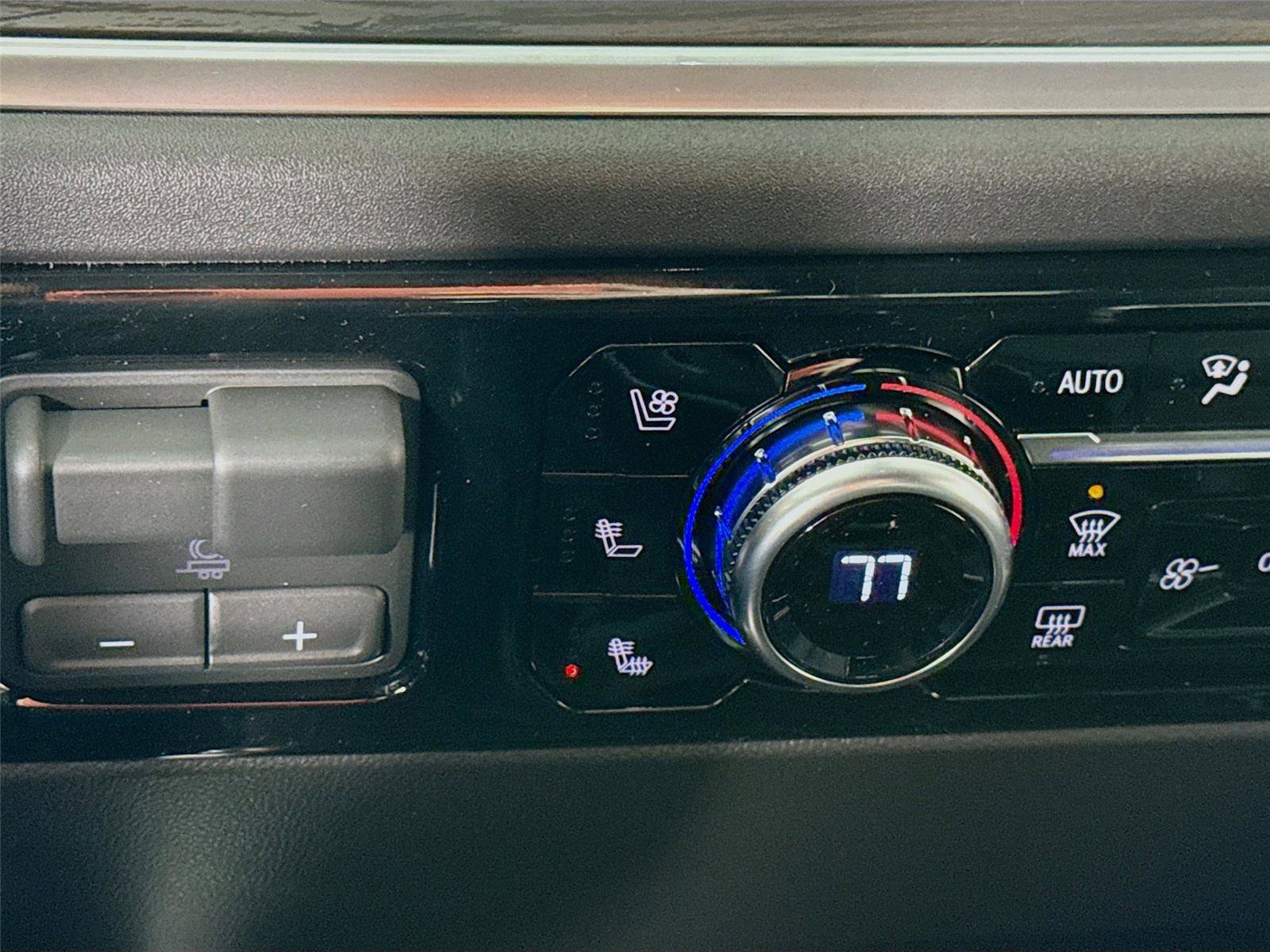 New 2026 GMC Sierra 1500 SLT image 16