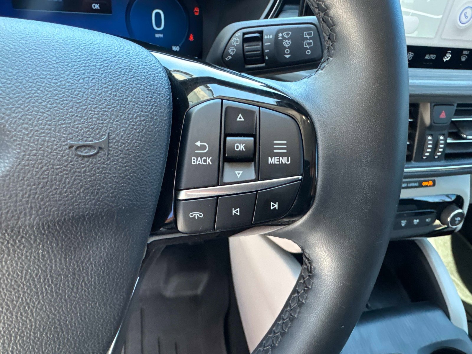 Used 2024 Ford Escape Platinum w/ Premium Technology Package AWD/4WD image 30