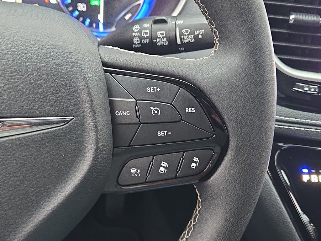 Used 2024 Chrysler Pacifica Touring image 27
