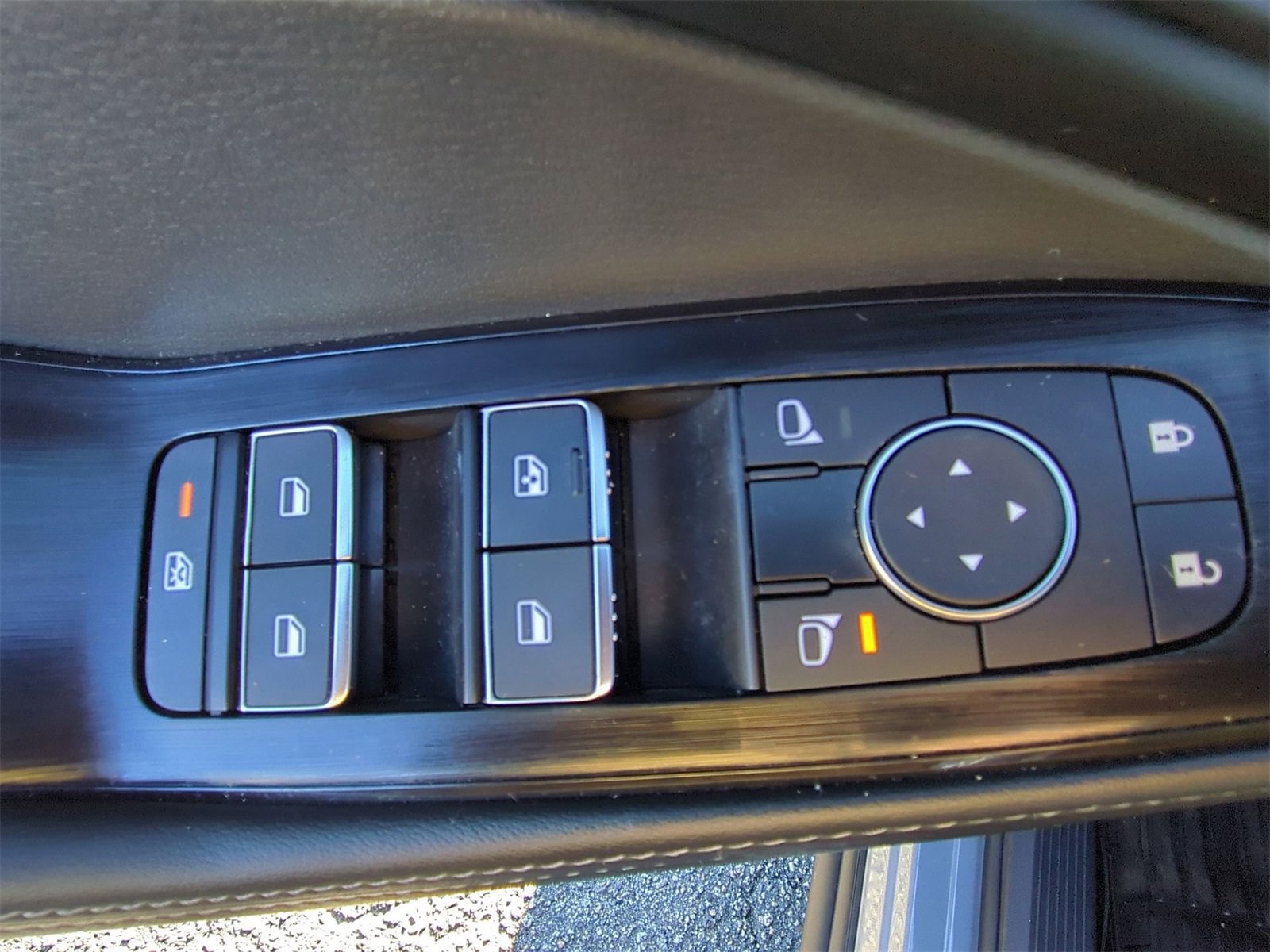 Used 2024 Nissan Rogue SL w/ SL Premium Package image 24