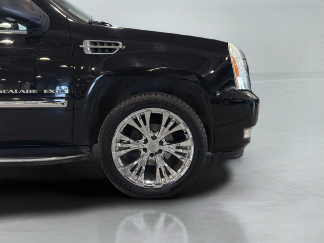 Used 2007 Cadillac Escalade EXT w/ Information Package AWD/4WD image 34