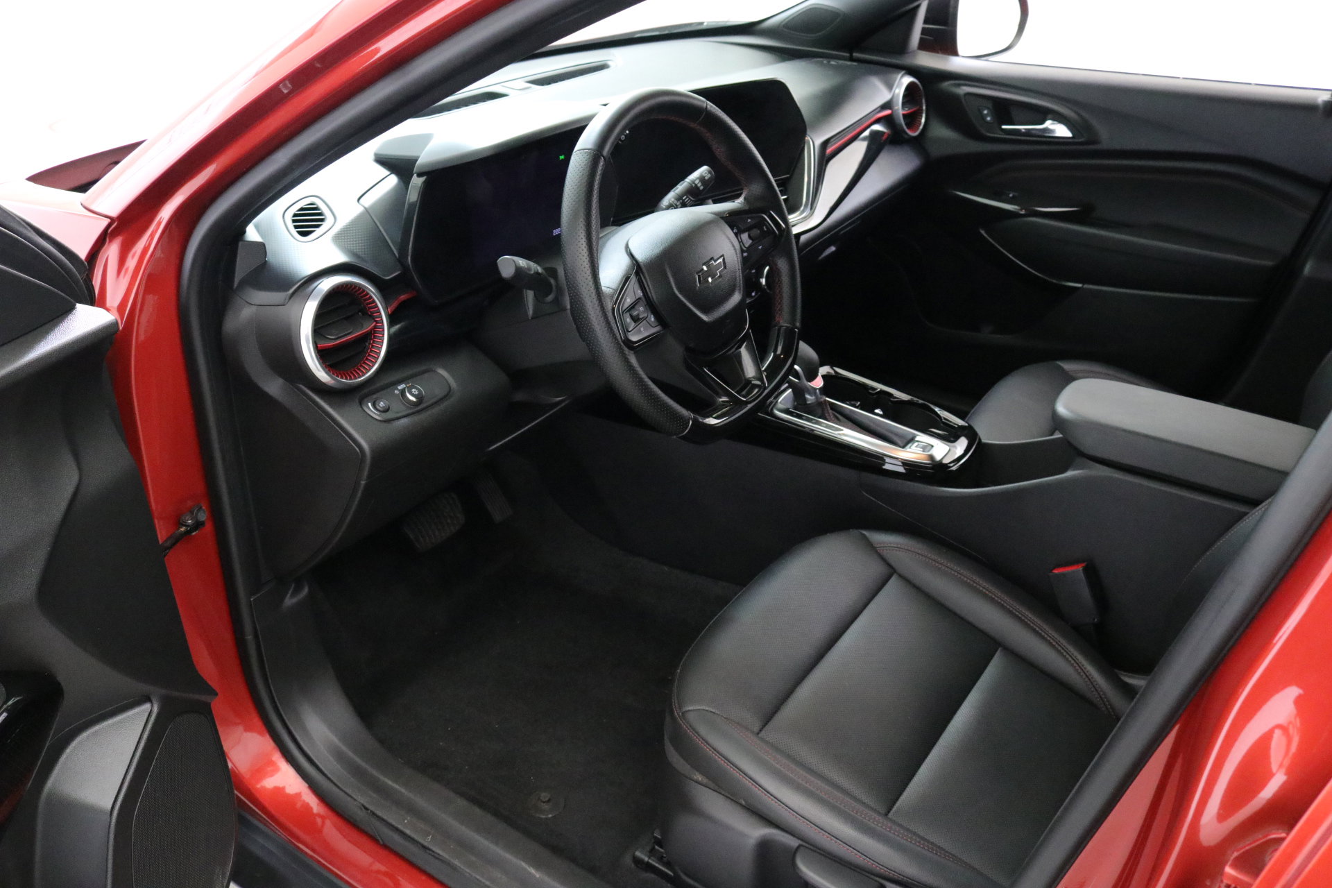 Used 2024 Chevrolet Trax RS w/ Driver Confidence Package image 24