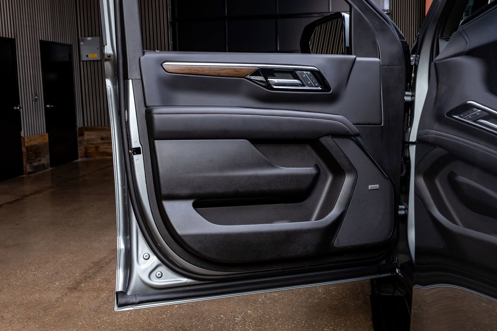 Used 2025 Chevrolet Tahoe High Country AWD/4WD image 37