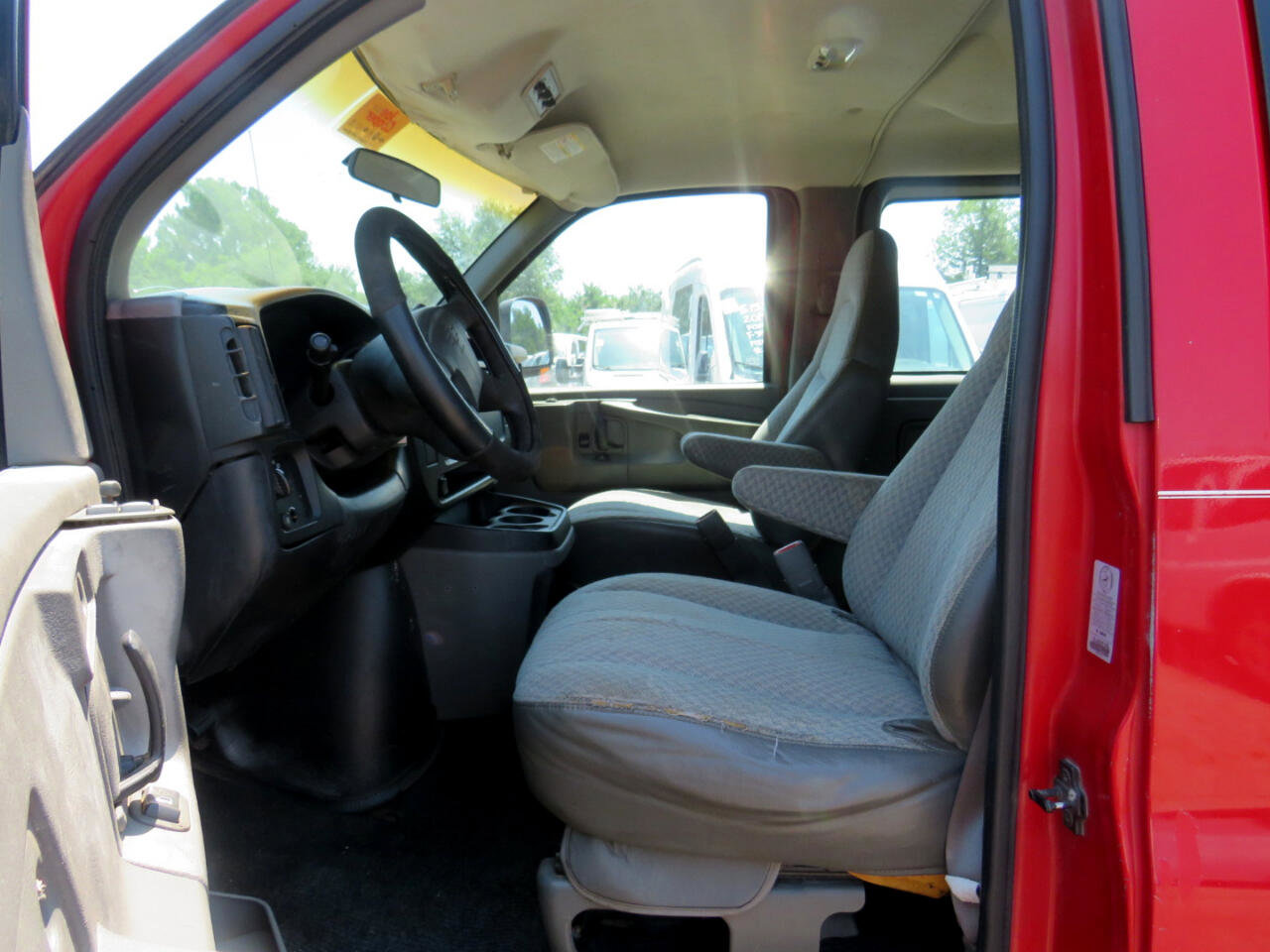 Used 2003 Chevrolet Express 2500 Passenger w/ LS Preferred Equipment Group image 25