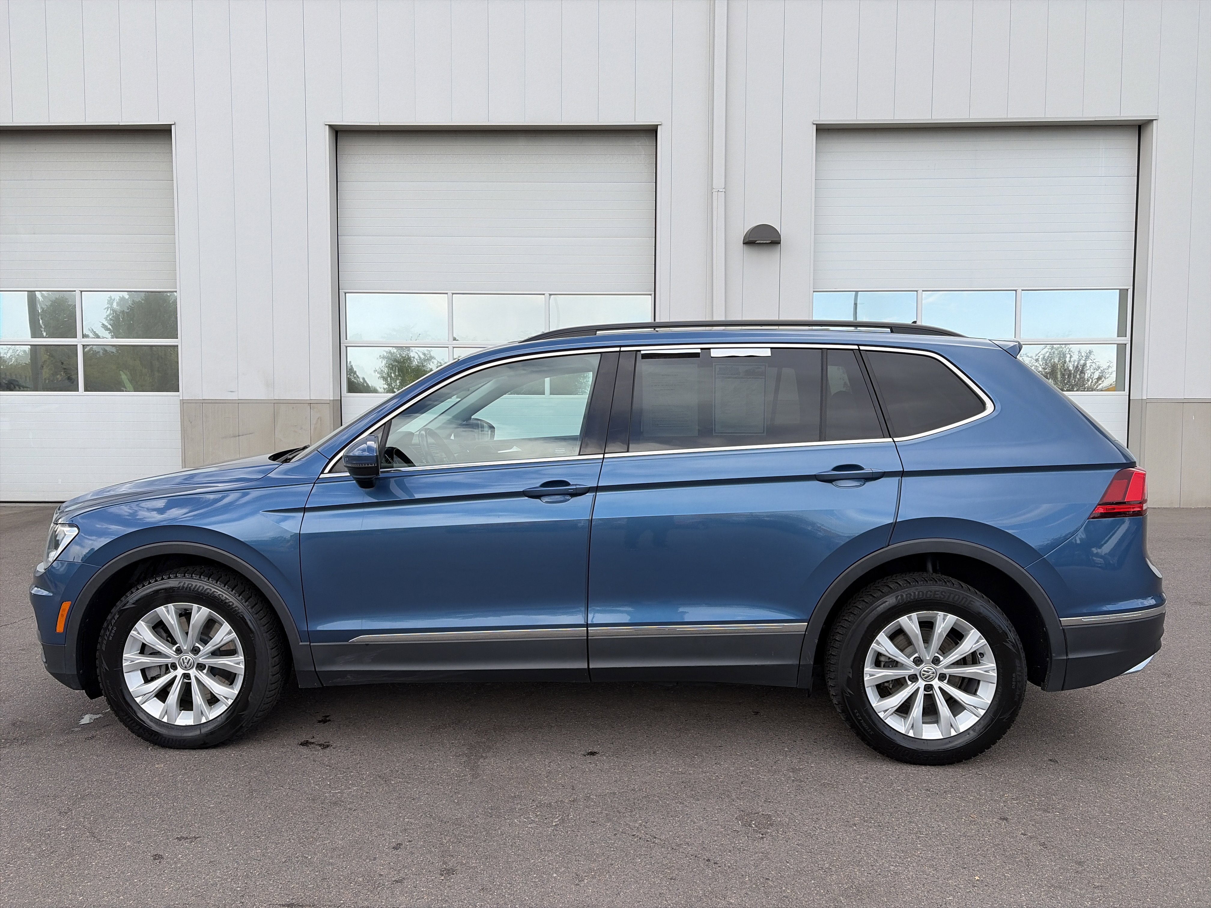 Used 2018 Volkswagen Tiguan SE w/ Panoramic Sunroof Package AWD/4WD image 8