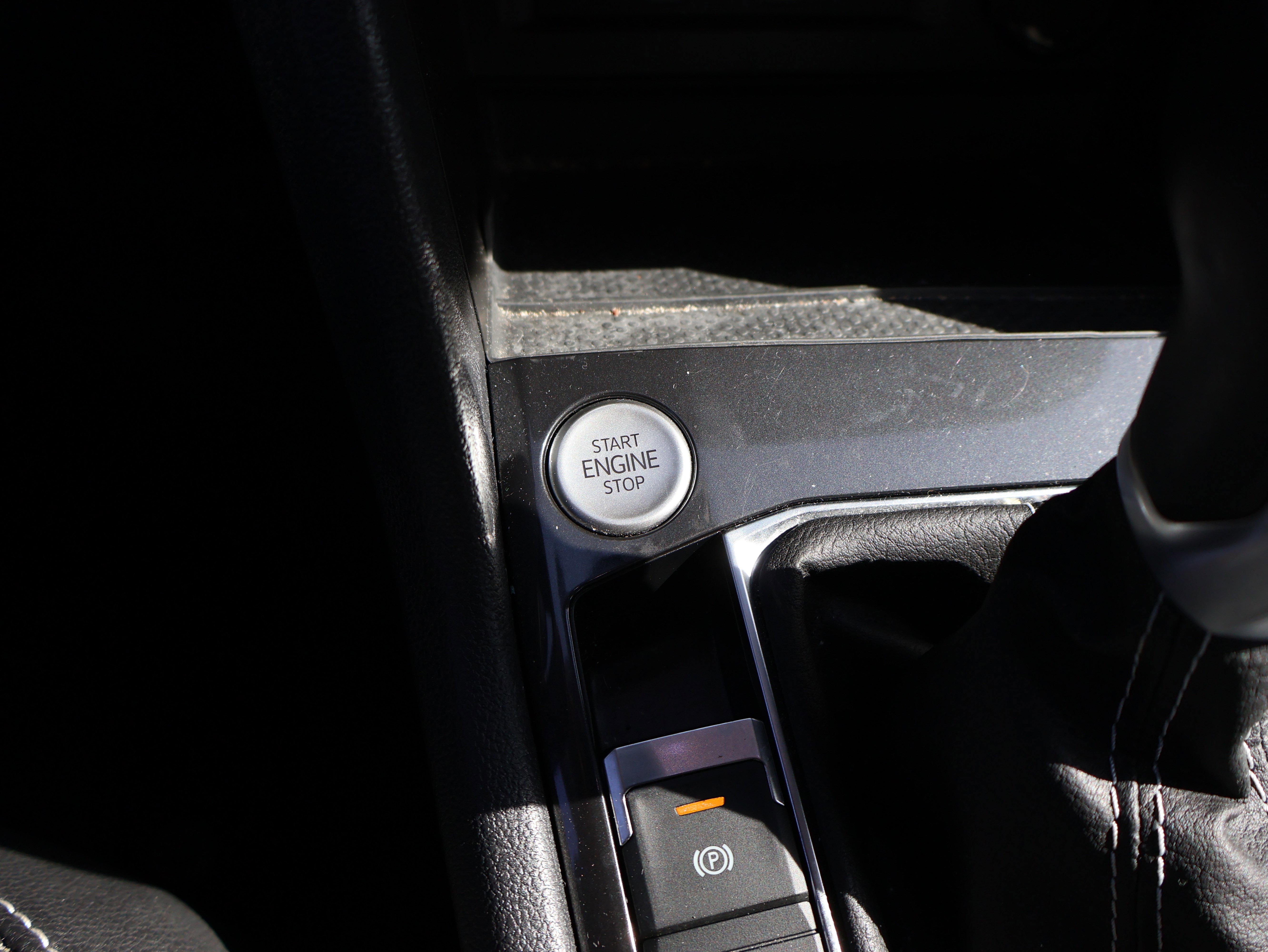 Used 2023 Volkswagen Tiguan SE w/ Panoramic Sunroof Package image 25