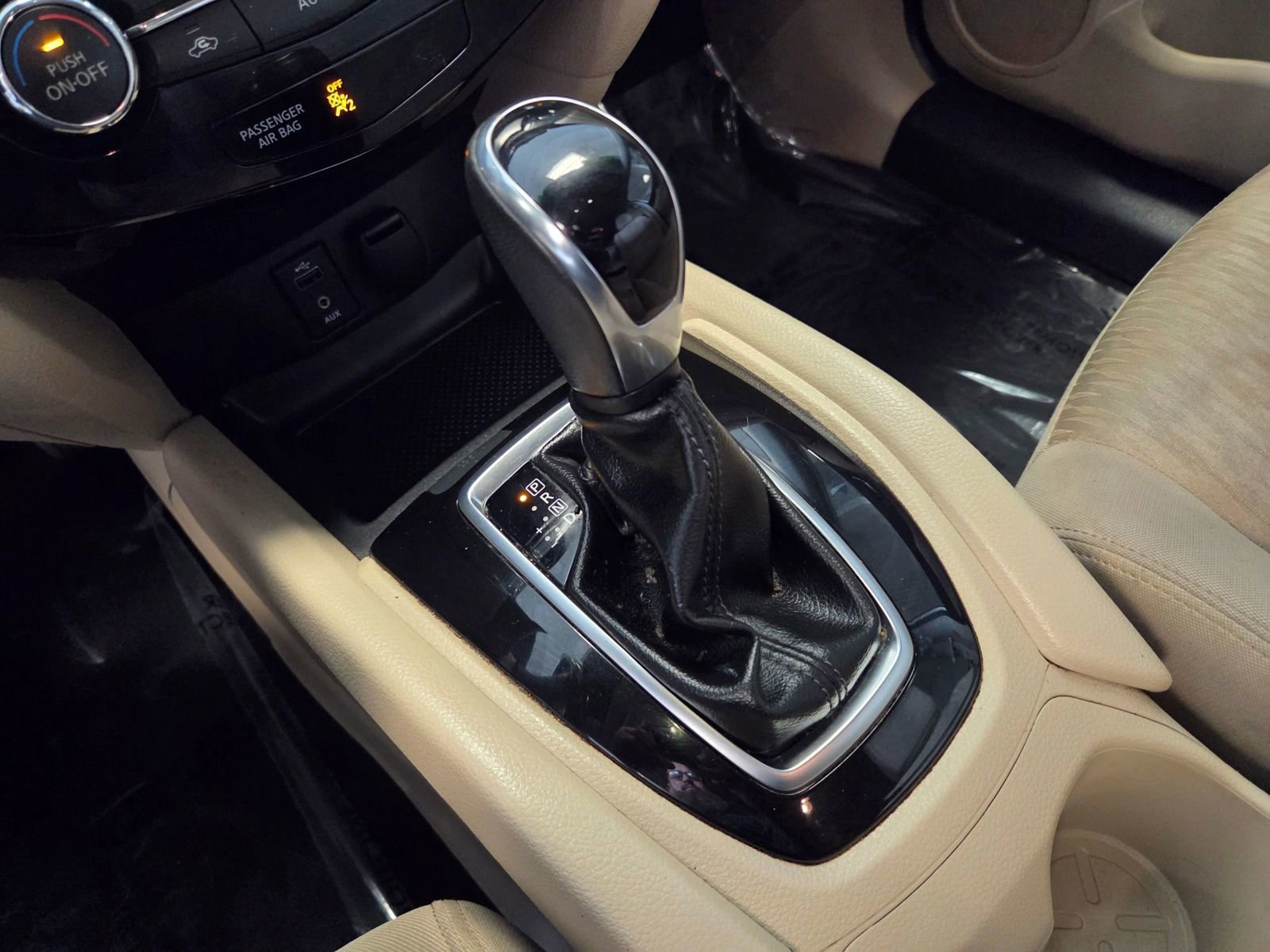 Used 2017 Nissan Rogue SV w/ SV Premium Package image 32