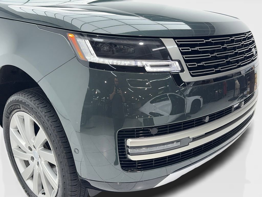 Used 2024 Land Rover Range Rover Long Wheelbase SE image 3