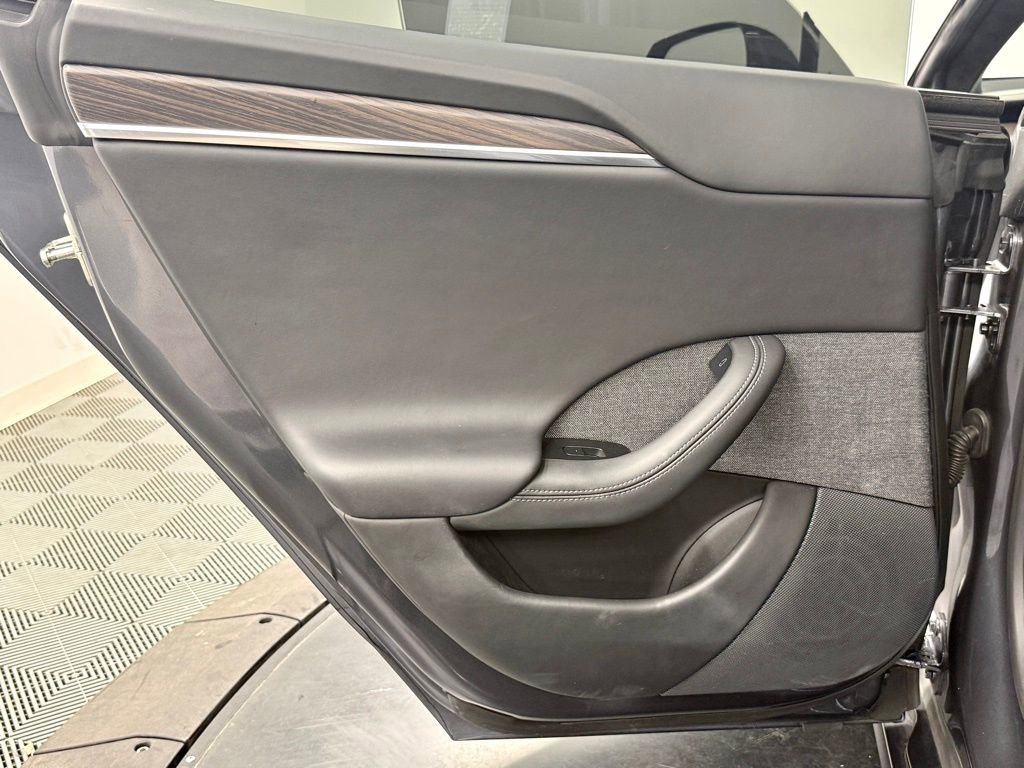 Used 2022 Tesla Model S image 36