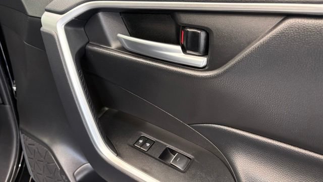 Used 2025 Toyota RAV4 XLE FWD image 23