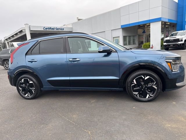Certified 2023 Kia Niro Wave w/ Wave Preserve Package FWD image 4