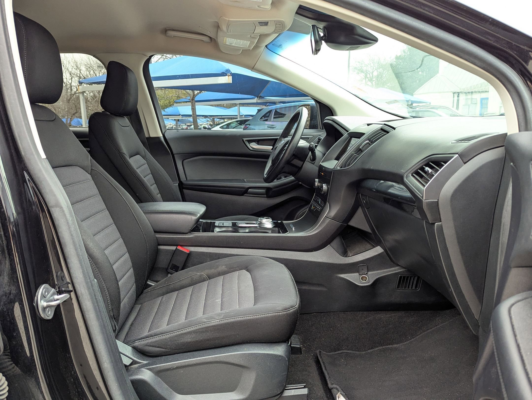 Used 2020 Ford Edge SE image 24