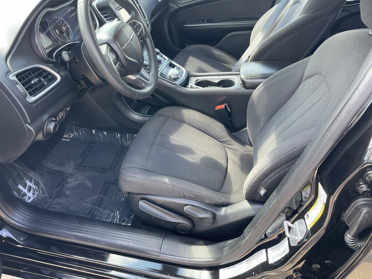 Used 2015 Chrysler 200 Limited FWD image 31