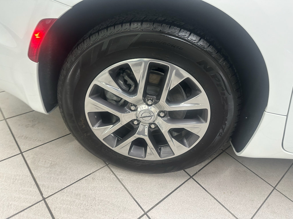 Used 2025 Chrysler Pacifica Pinnacle FWD image 15