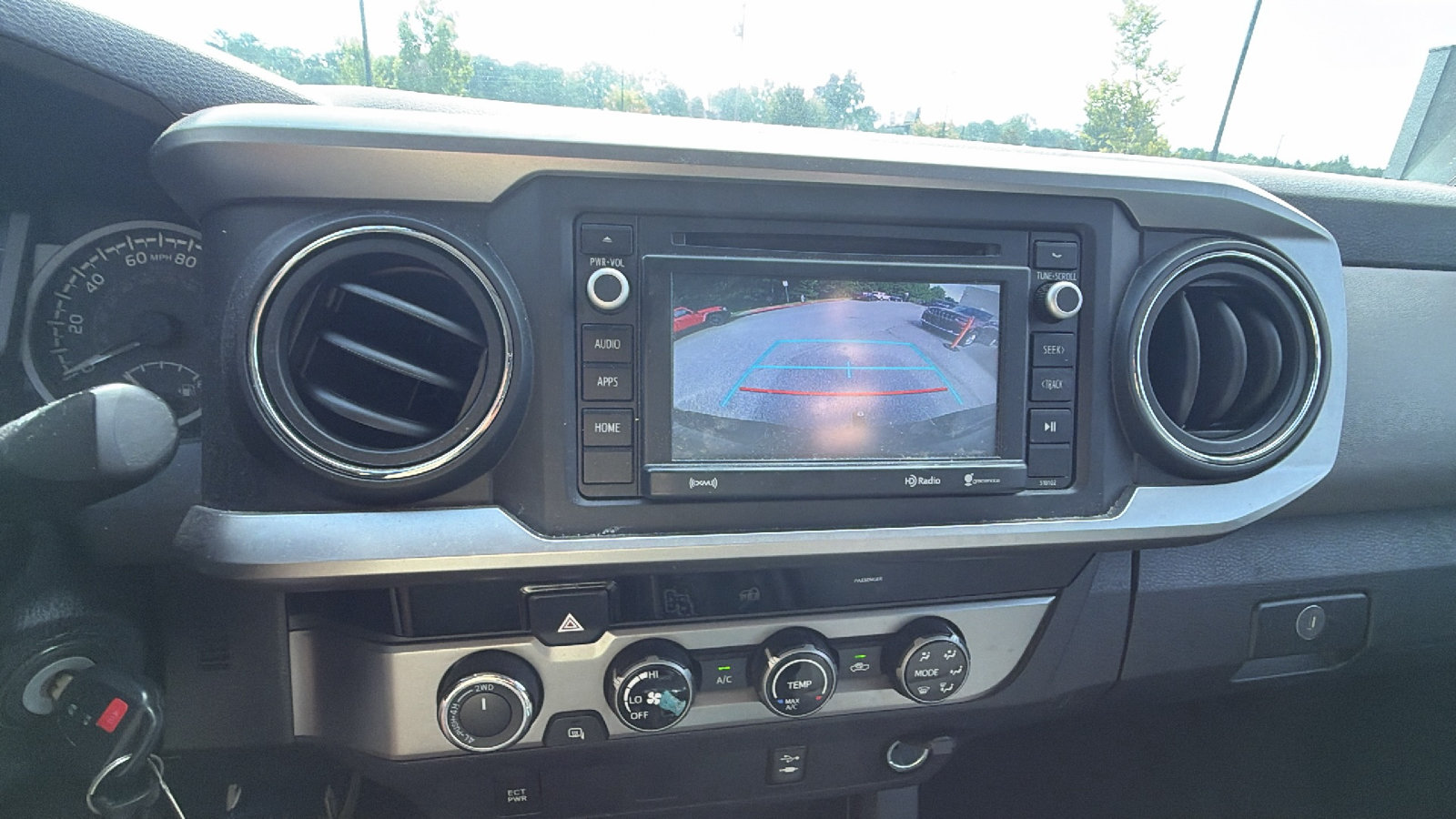 Used 2016 Toyota Tacoma SR5 RWD image 31