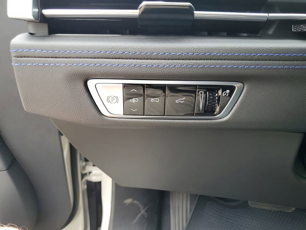 New 2026 Cadillac Escalade IQ Sport 1 w/ LPO, ONYX Package AWD/4WD image 34