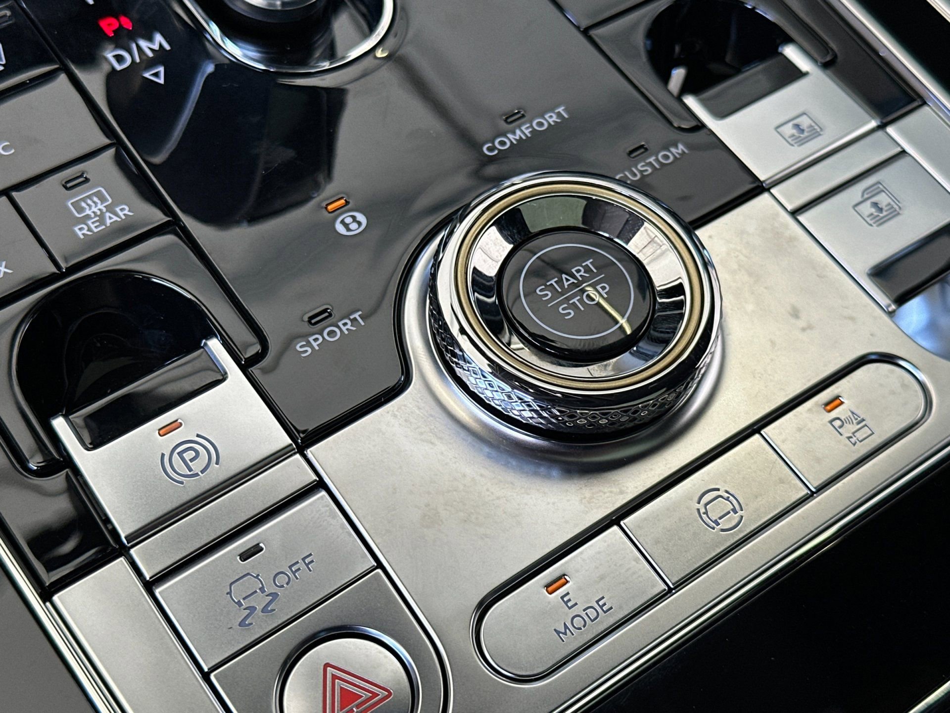 New 2025 Bentley Flying Spur Plug-In Hybrid image 25