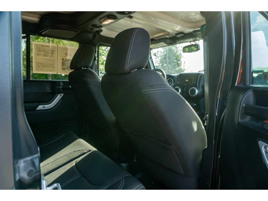 Used 2017 Jeep Wrangler Unlimited Sahara w/ Connectivity Group AWD/4WD image 15