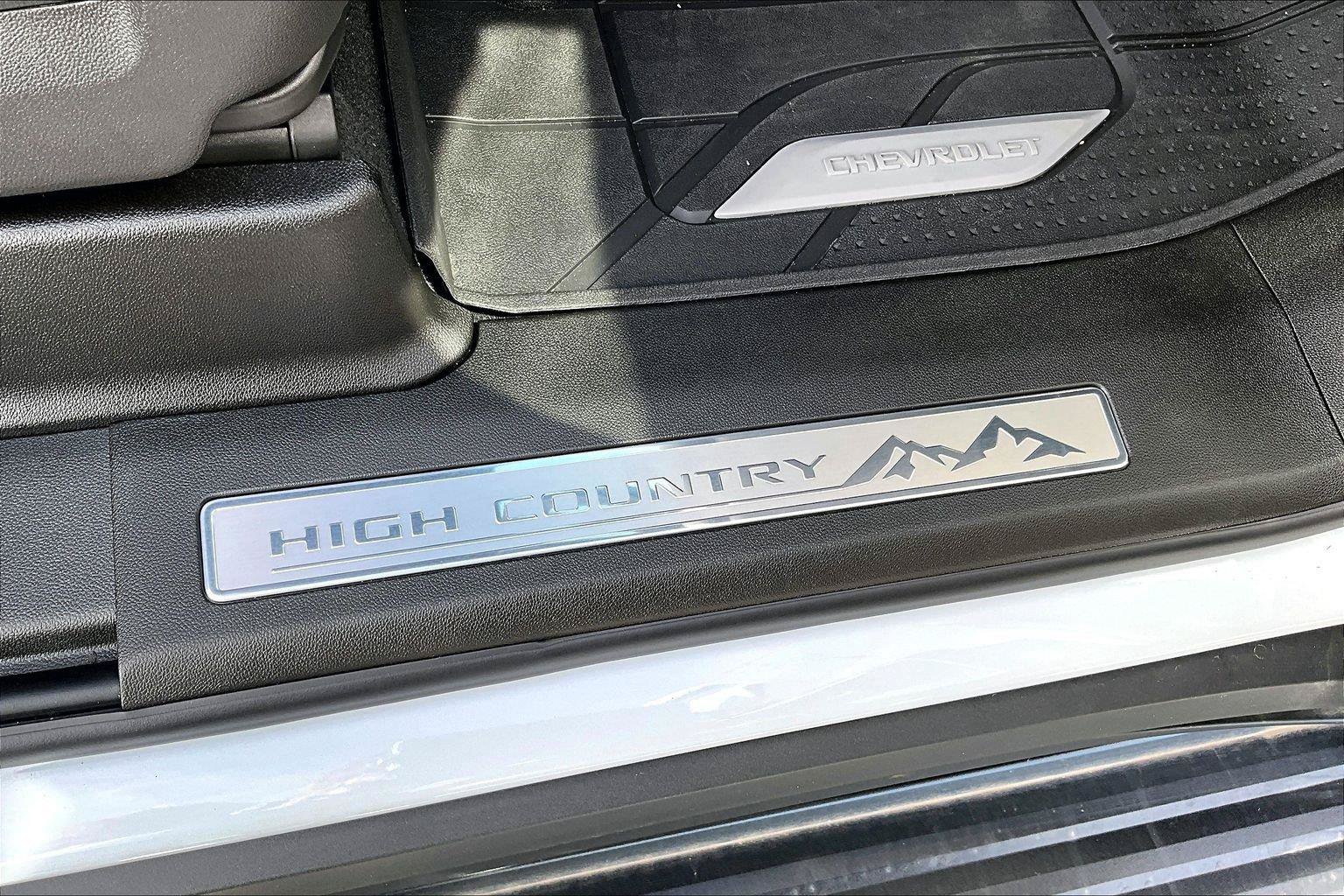 New 2026 Chevrolet Suburban High Country AWD/4WD image 10