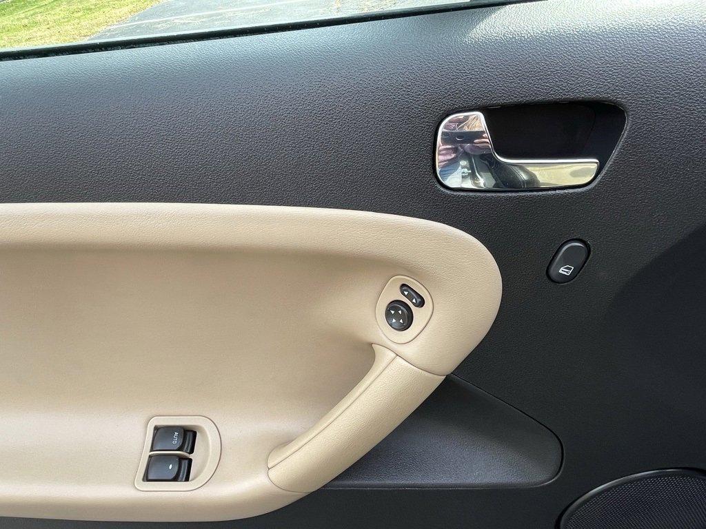 Used 2008 Pontiac Solstice Convertible w/ Premium Package image 16