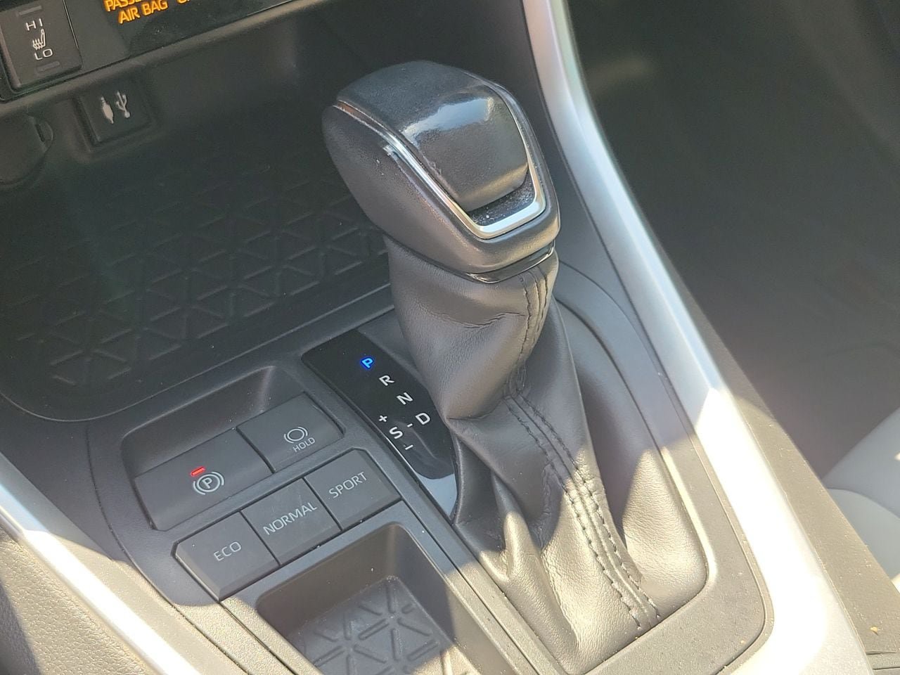 Used 2019 Toyota RAV4 XLE Premium w/ Cold Weather Package FWD image 29