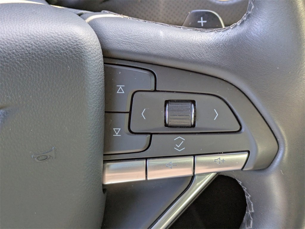 Used 2025 Cadillac XT6 Luxury image 29