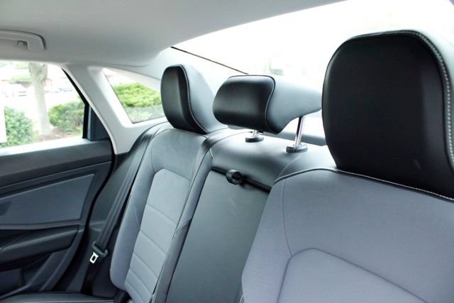Used 2026 Volkswagen Jetta SE FWD image 18