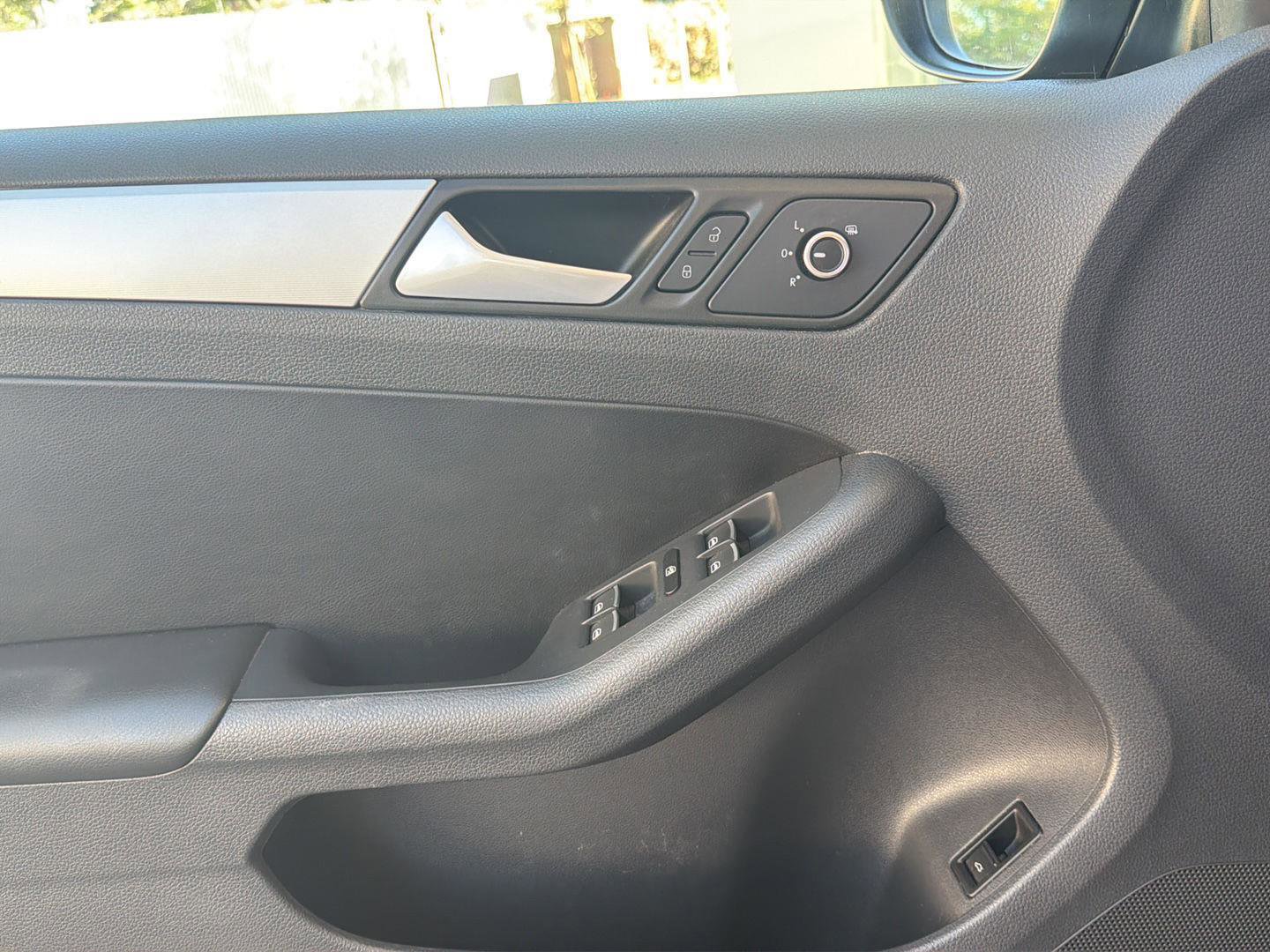 Used 2014 Volkswagen Jetta GLI Autobahn image 26