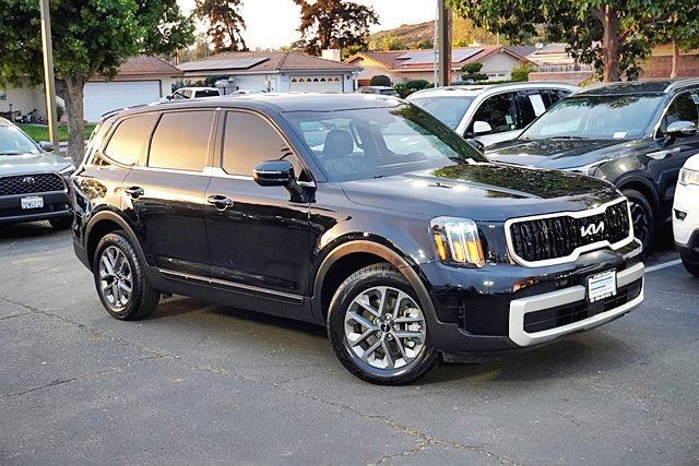 Used 2024 Kia Telluride LX image 3