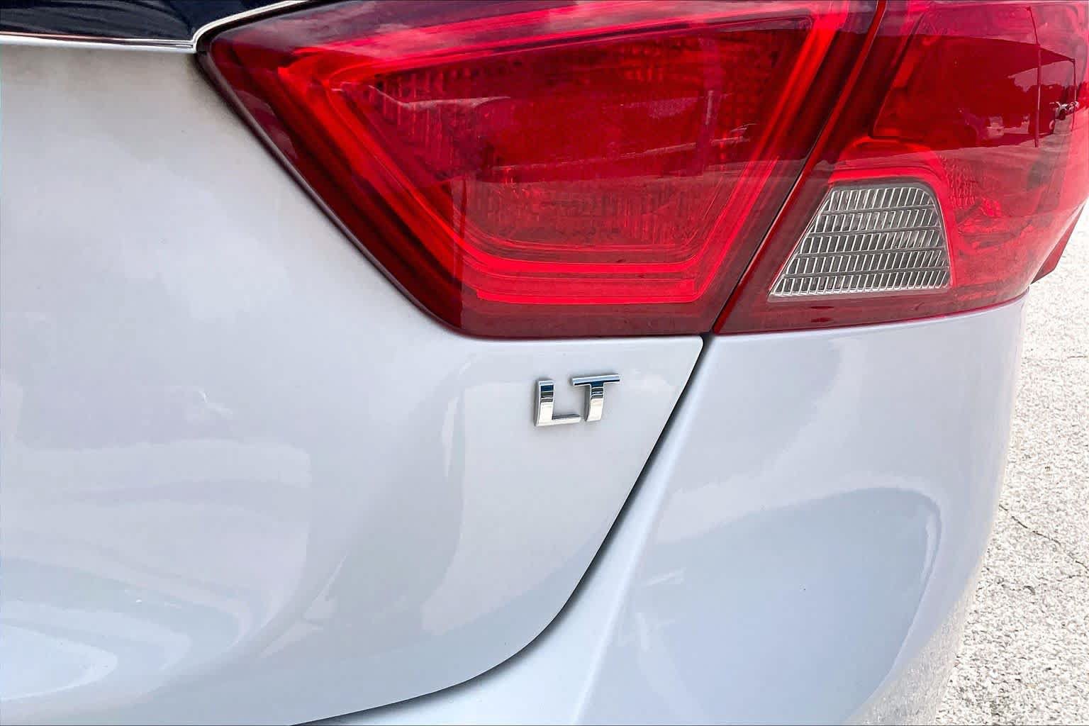Used 2018 Chevrolet Impala LT FWD image 10