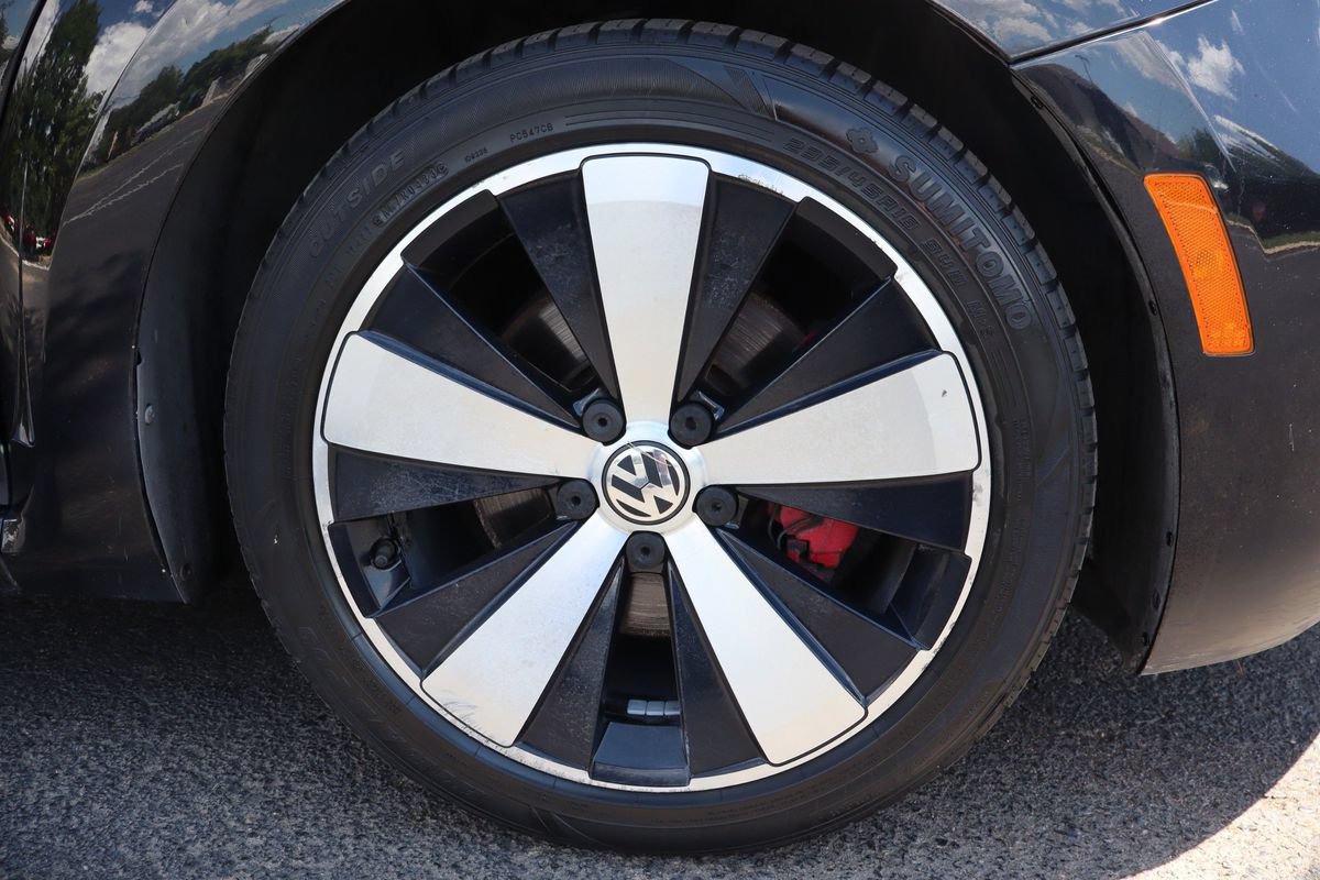 Used 2013 Volkswagen Beetle 2.0T FWD image 41