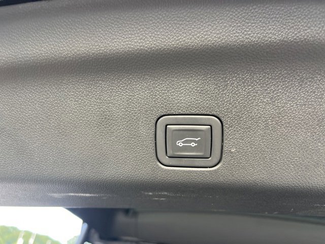 Used 2024 Chevrolet Suburban Premier image 7