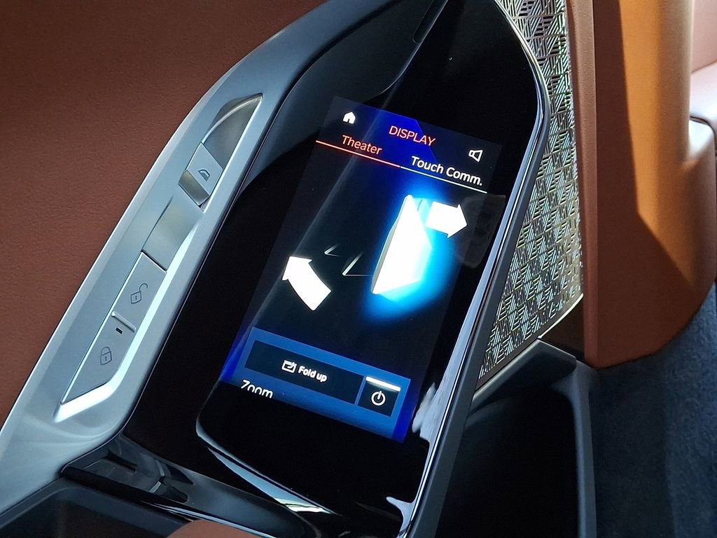 Certified 2025 BMW 750e xDrive w/ Executive Package image 12