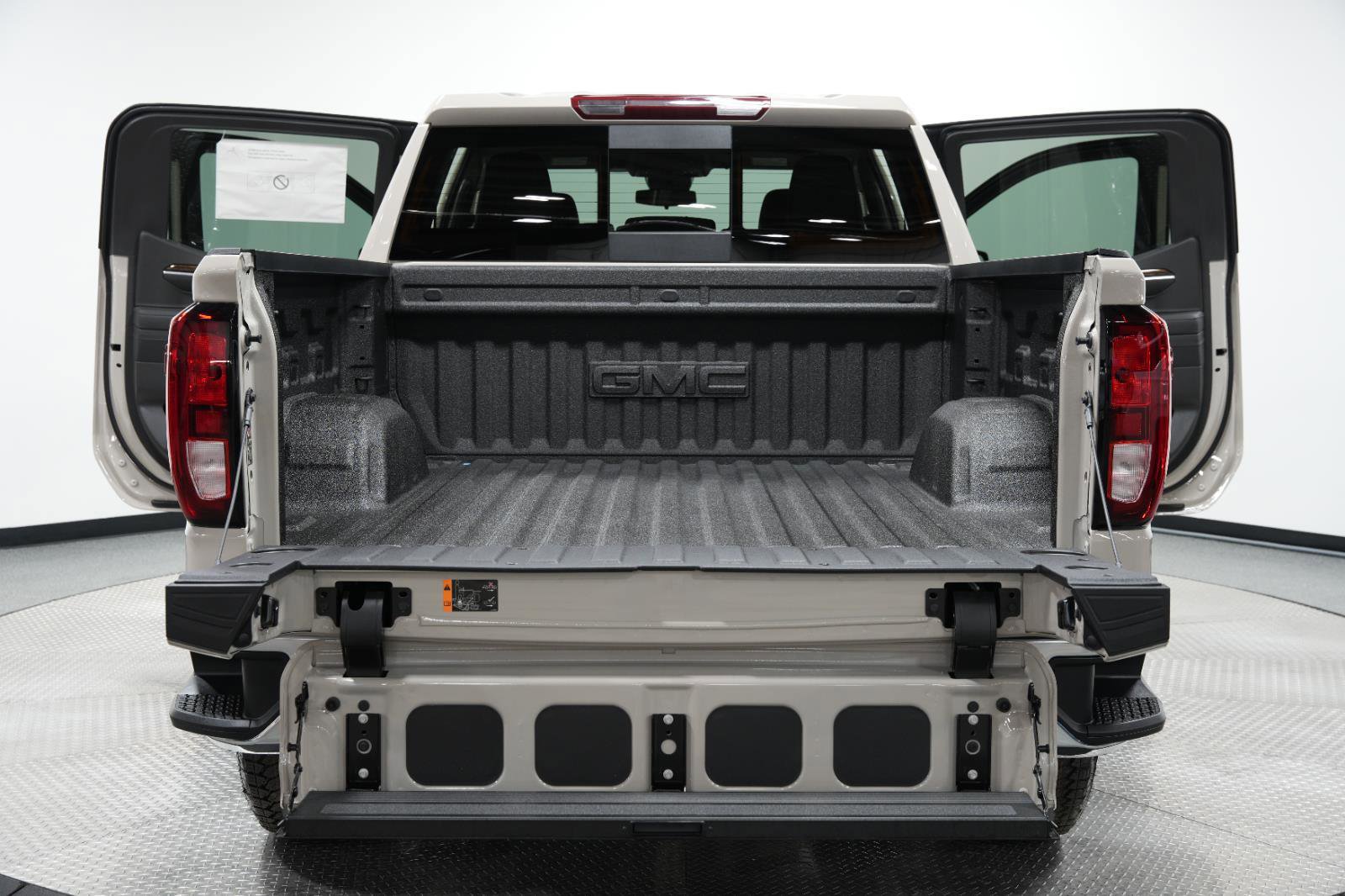New 2026 GMC Sierra 1500 SLE image 13