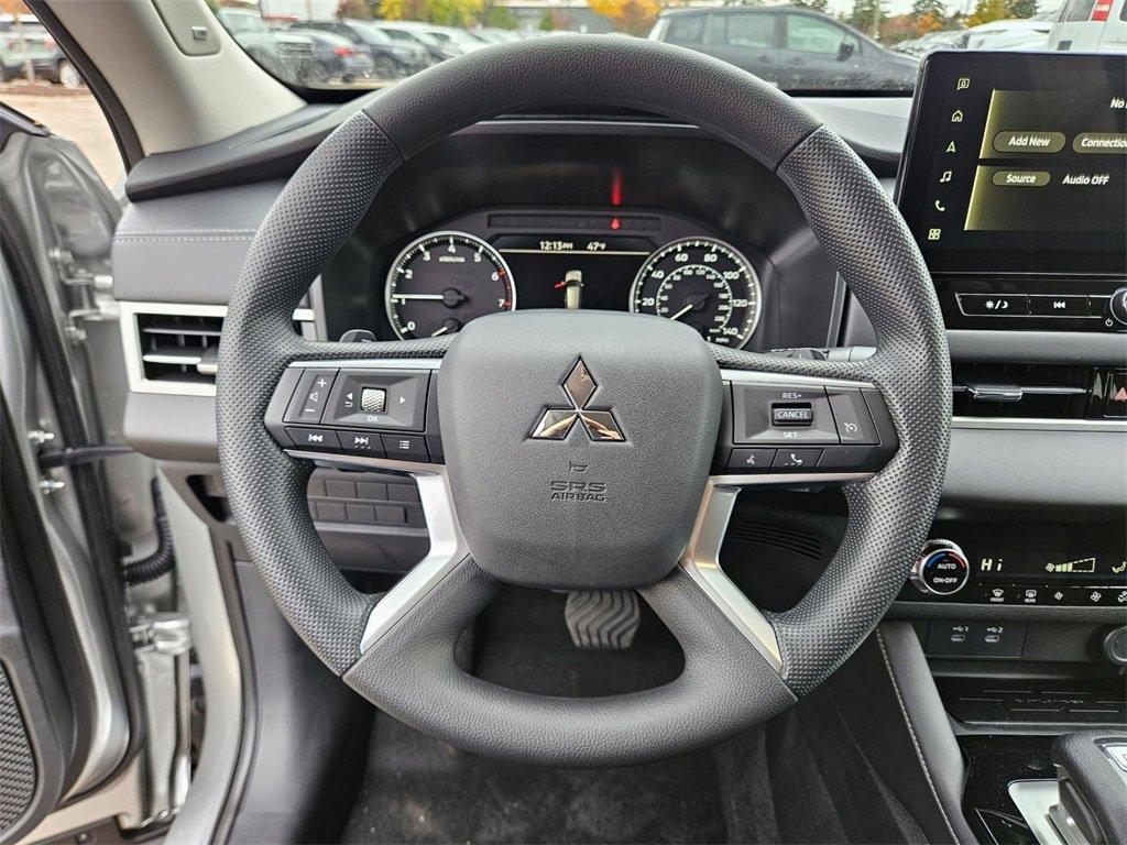 New 2025 Mitsubishi Outlander ES image 18