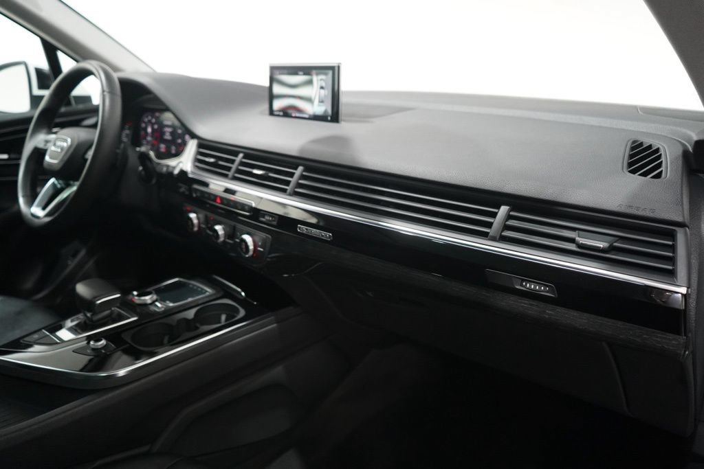 Used 2019 Audi Q7 3.0T Premium Plus w/ Premium Plus Package AWD/4WD image 17