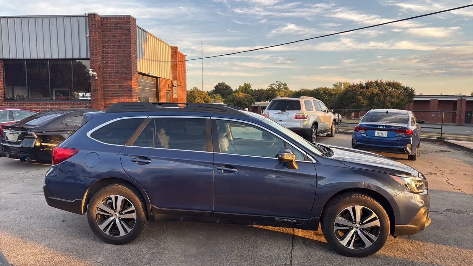 Used 2019 Subaru Outback 2.5i Limited AWD/4WD image 6