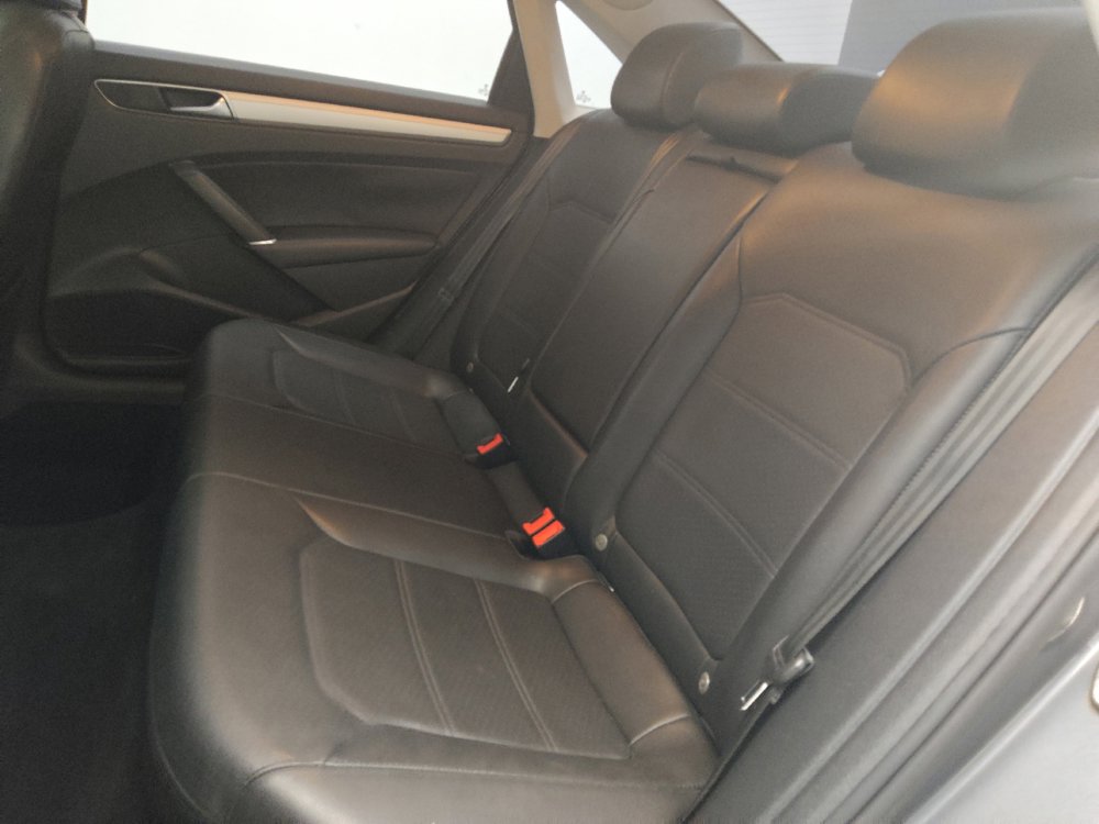 Used 2019 Volkswagen Passat Wolfsburg Edition FWD image 18