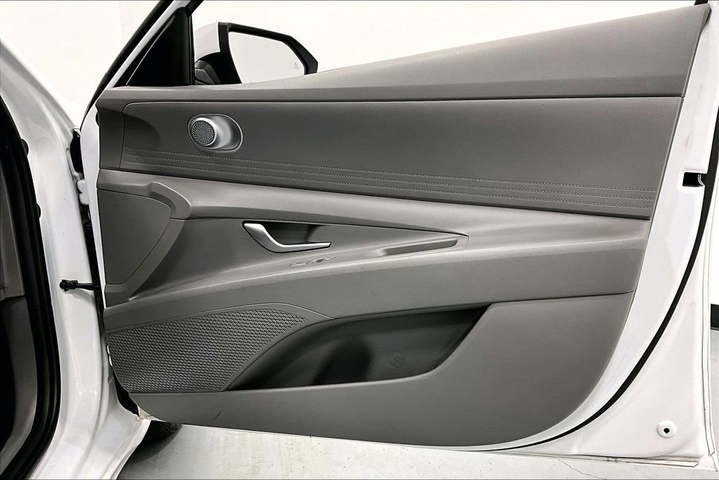 Used 2022 Hyundai Elantra Blue FWD image 22