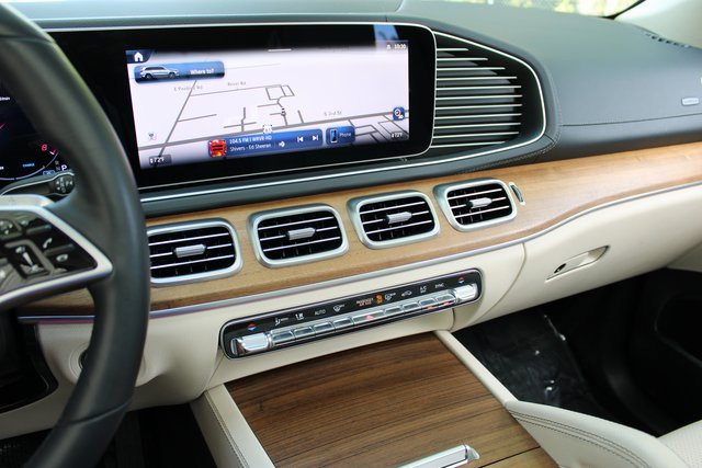 Used 2024 Mercedes-Benz GLS 450 4MATIC image 17