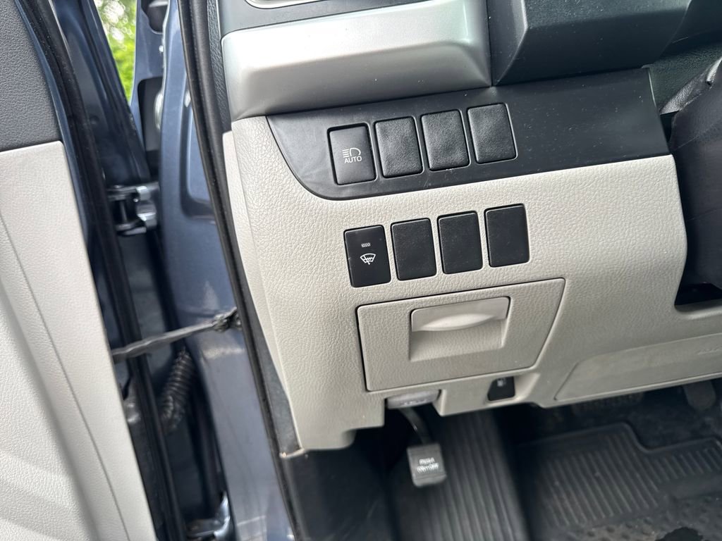Used 2019 Toyota Highlander LE AWD/4WD image 19